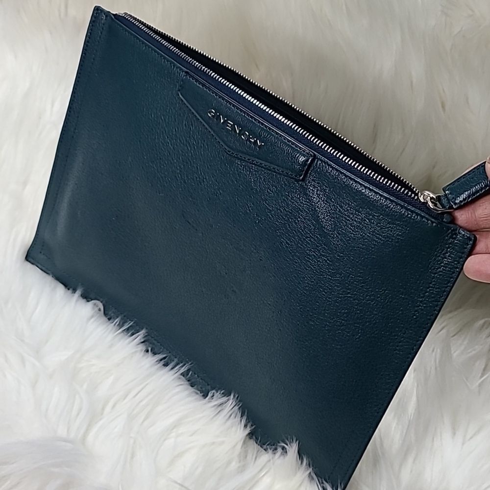 💯 Authentic Givenchy Clutch Bag🍀 - Picture 4 of 14